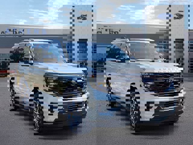 Used 2025 Ford Expedition Active AWD/4WD image 1