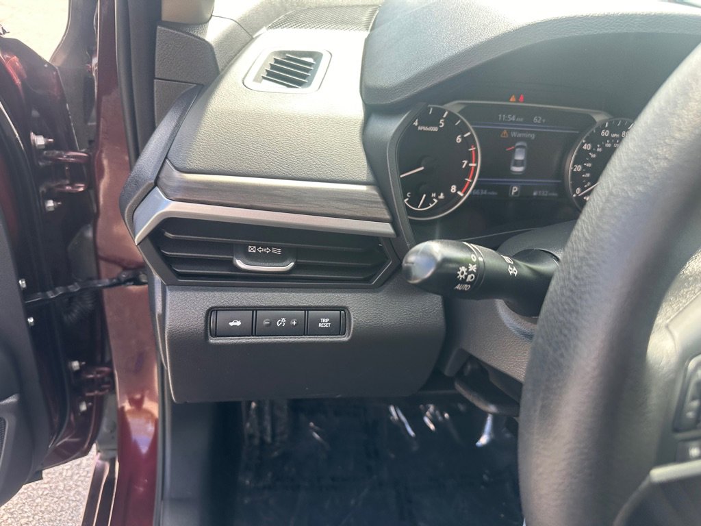 Used 2025 Nissan Altima 2.5 SV image 13