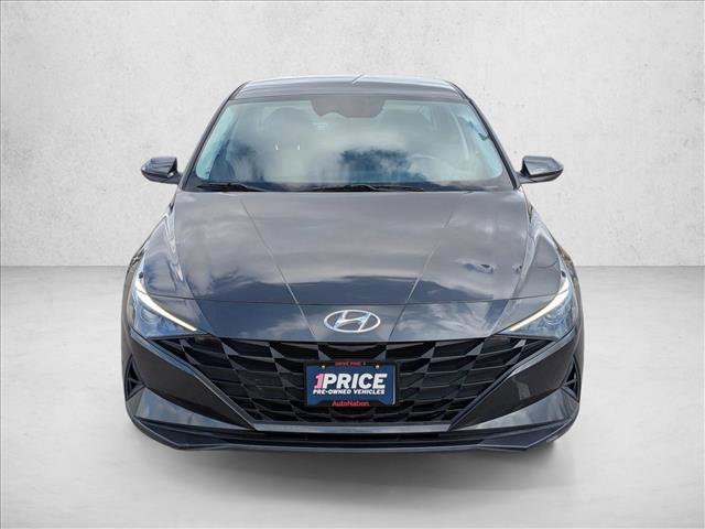 Used 2021 Hyundai Elantra SE image 2