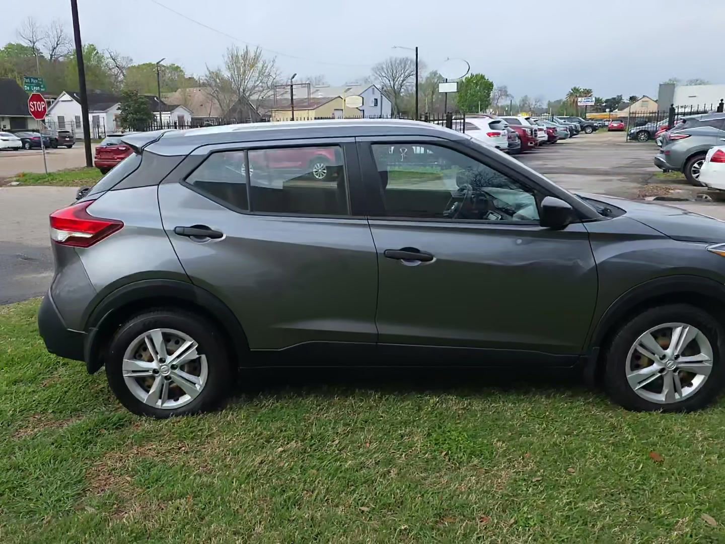 Used 2018 Nissan Kicks S FWD image 3