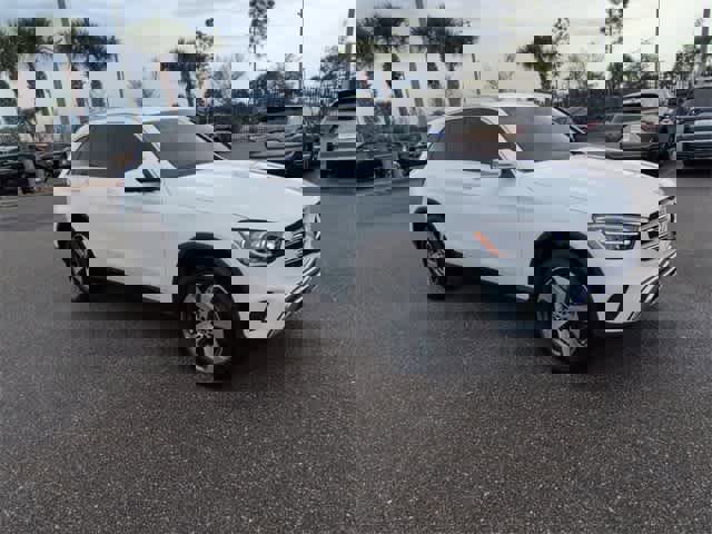 Used 2022 Mercedes-Benz GLC 300 4MATIC image 2