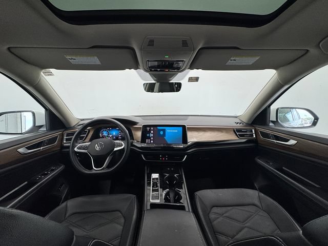 Used 2024 Volkswagen Atlas SE w/ Panoramic Sunroof Package FWD image 22