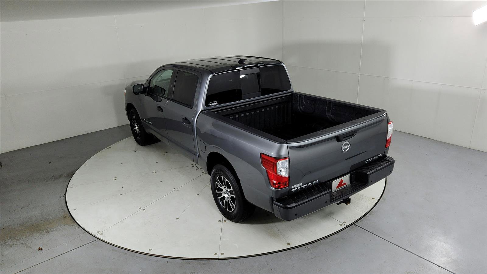 Certified 2024 Nissan Titan SV image 21