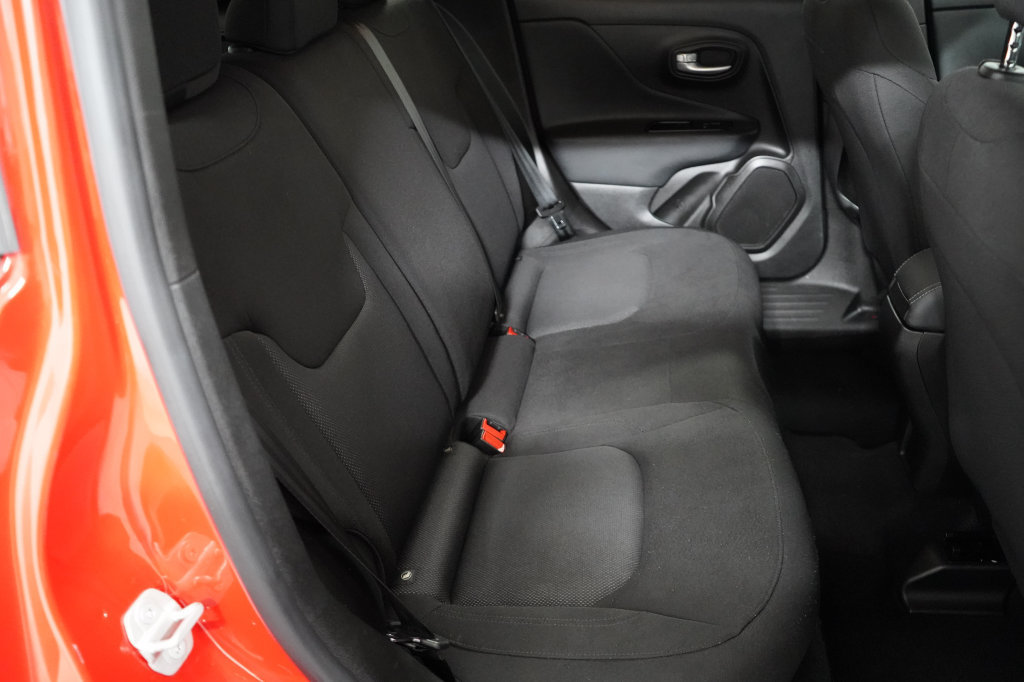 Certified 2023 Jeep Renegade Latitude AWD/4WD image 20
