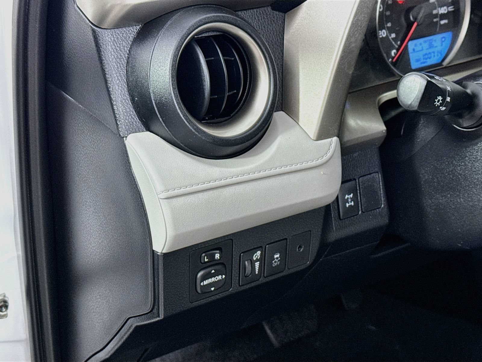 Used 2014 Toyota RAV4 LE AWD/4WD image 7