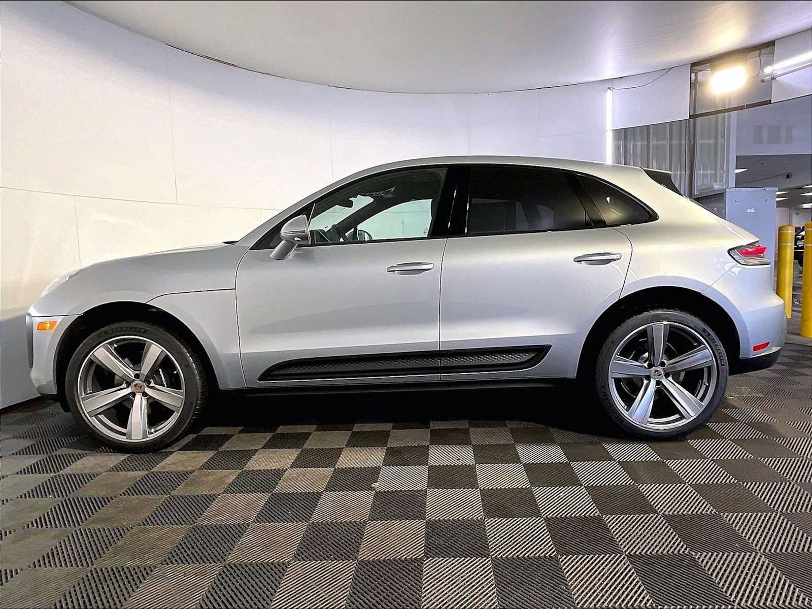 New 2026 Porsche Macan AWD/4WD image 2