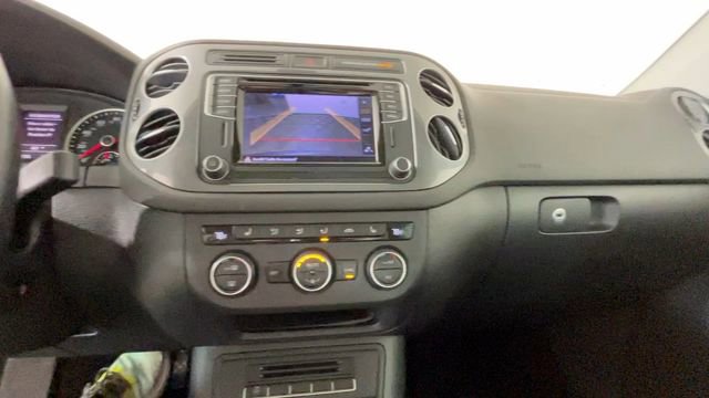 Used 2016 Volkswagen Tiguan SEL FWD image 35