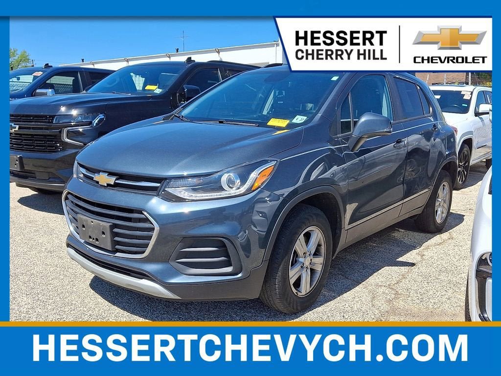 Used 2022 Chevrolet Trax LT w/ LT Convenience Package image 1