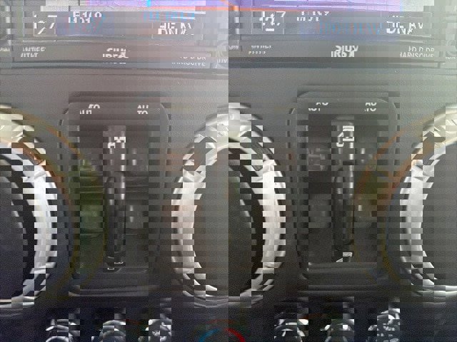 Used 2018 Jeep Wrangler Unlimited Sahara image 16