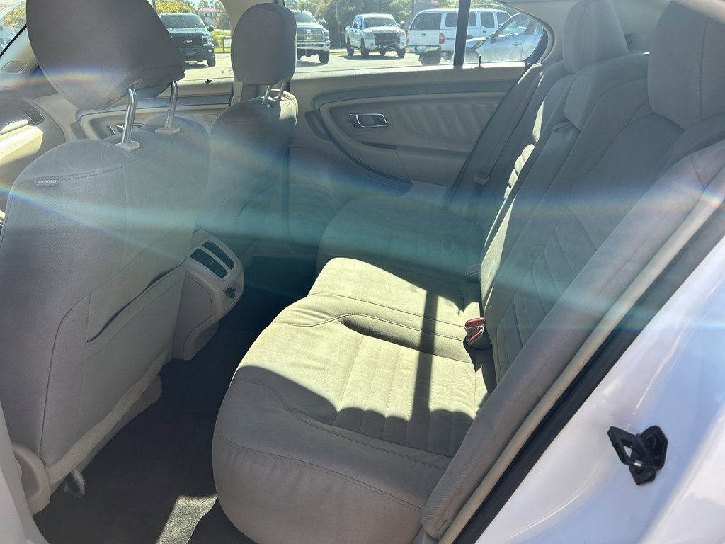 Used 2017 Ford Taurus SE image 9