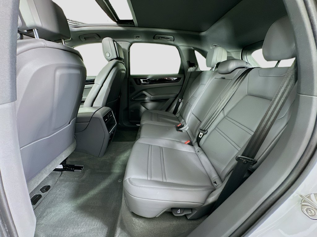 Certified 2022 Porsche Cayenne AWD/4WD image 24