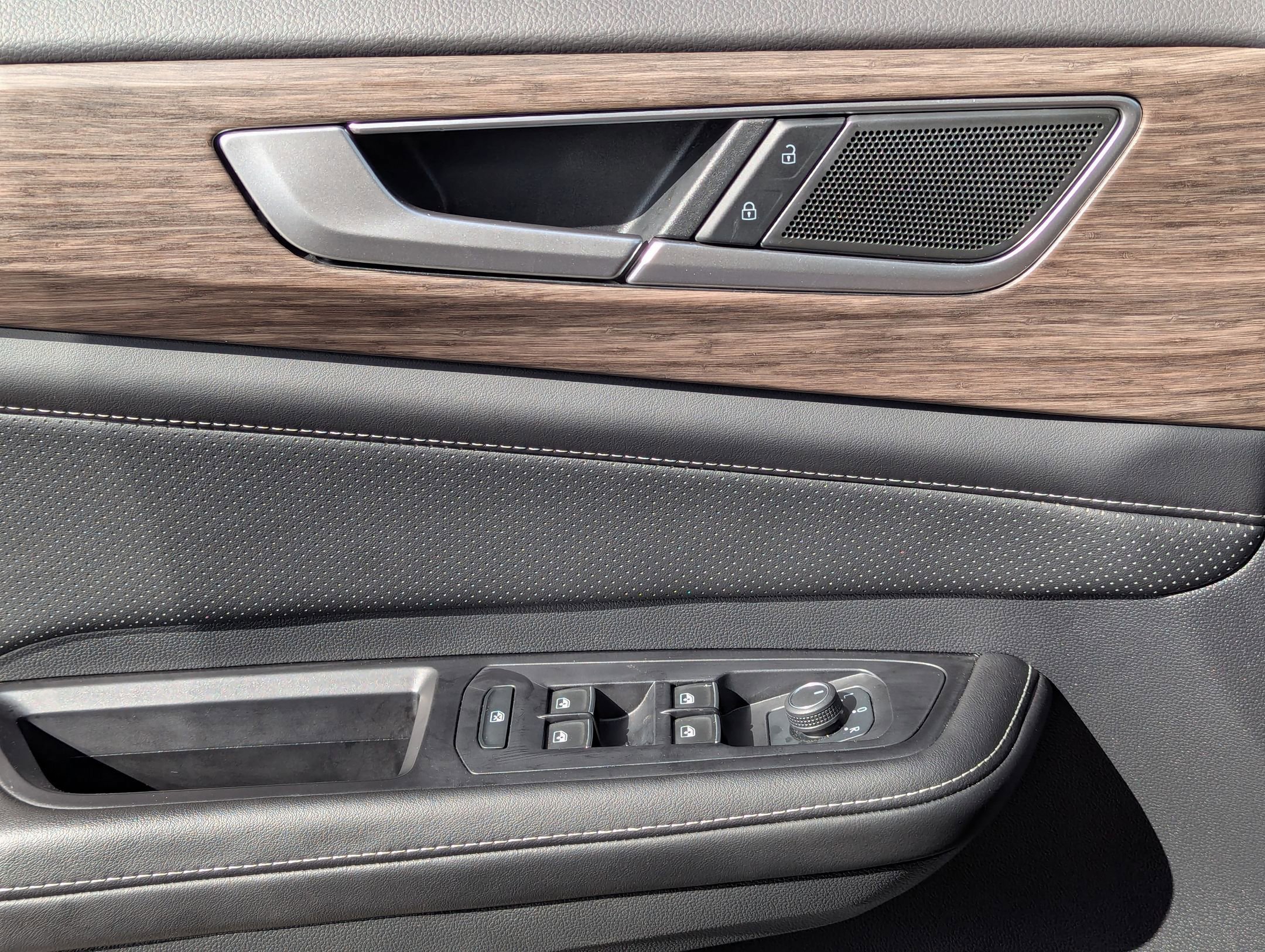 Used 2024 Volkswagen Atlas SEL image 11