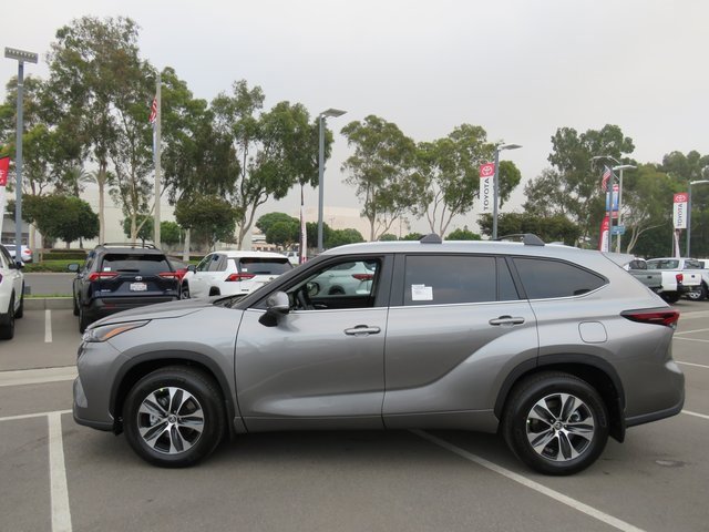 New 2026 Toyota Highlander XLE image 7