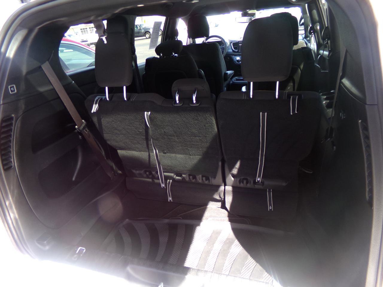 Used 2023 Chrysler Pacifica Touring FWD image 40