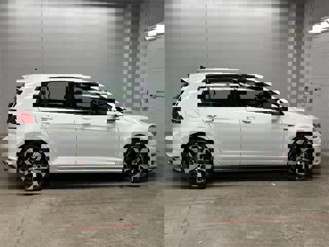 Used 2016 Volkswagen Golf 4-Door image 3