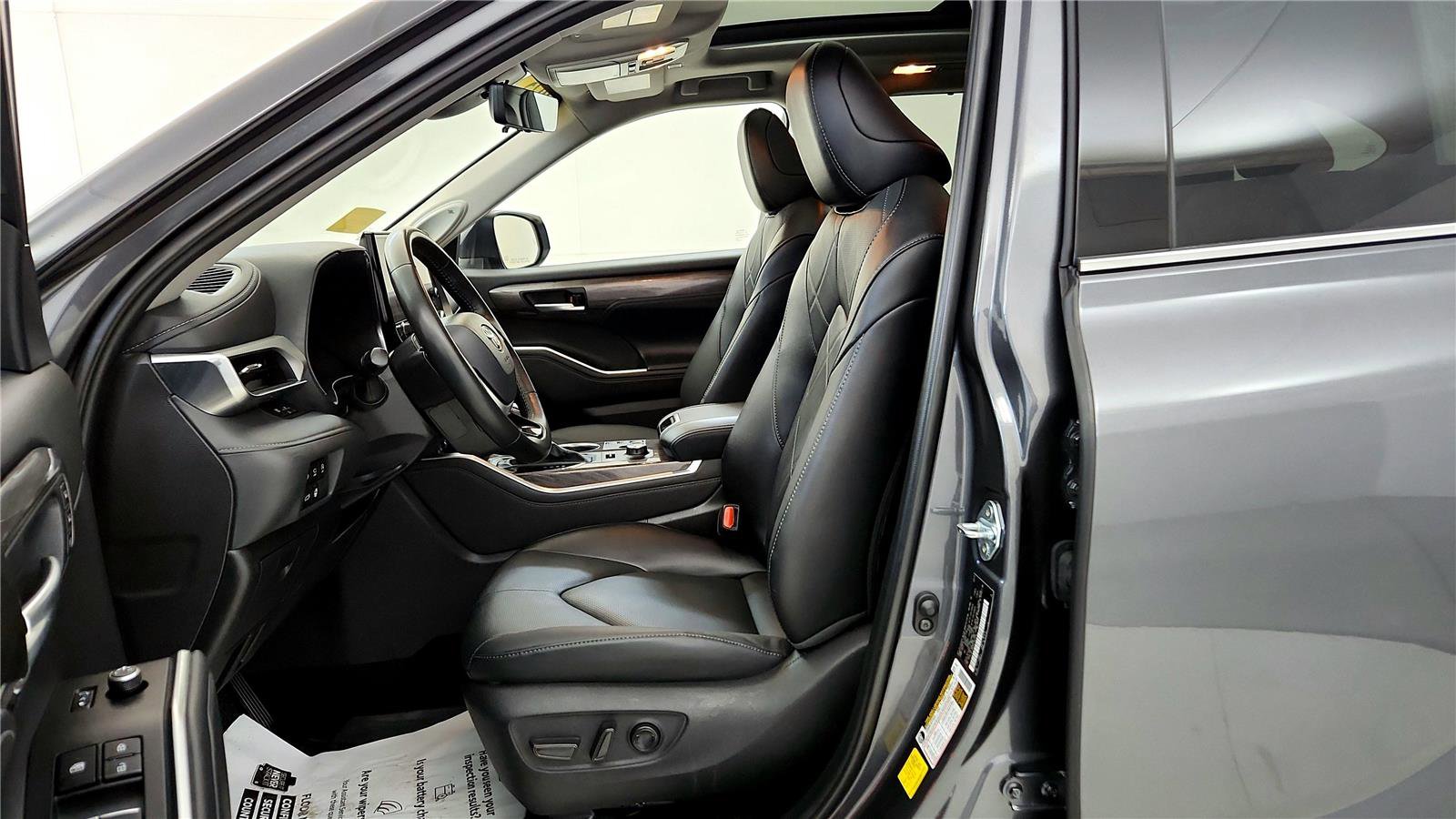 Certified 2025 Toyota Highlander Platinum image 26