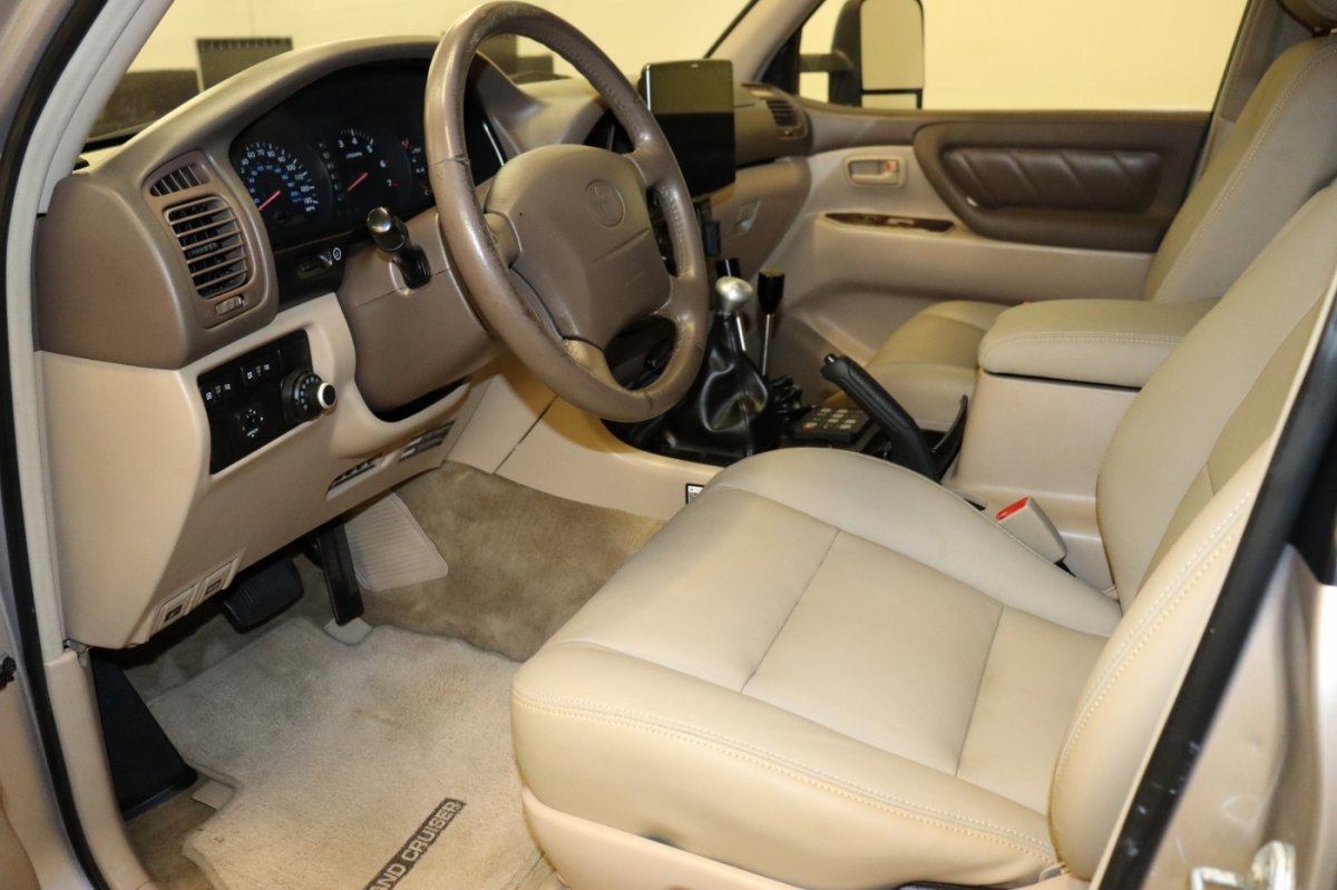 Used 2000 Toyota Land Cruiser AWD/4WD image 6