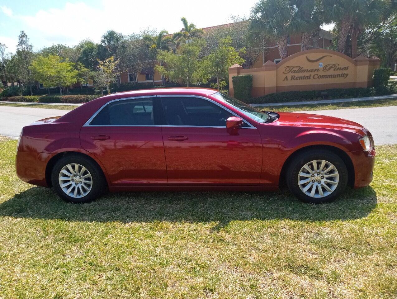 Used 2013 Chrysler 300 RWD image 2