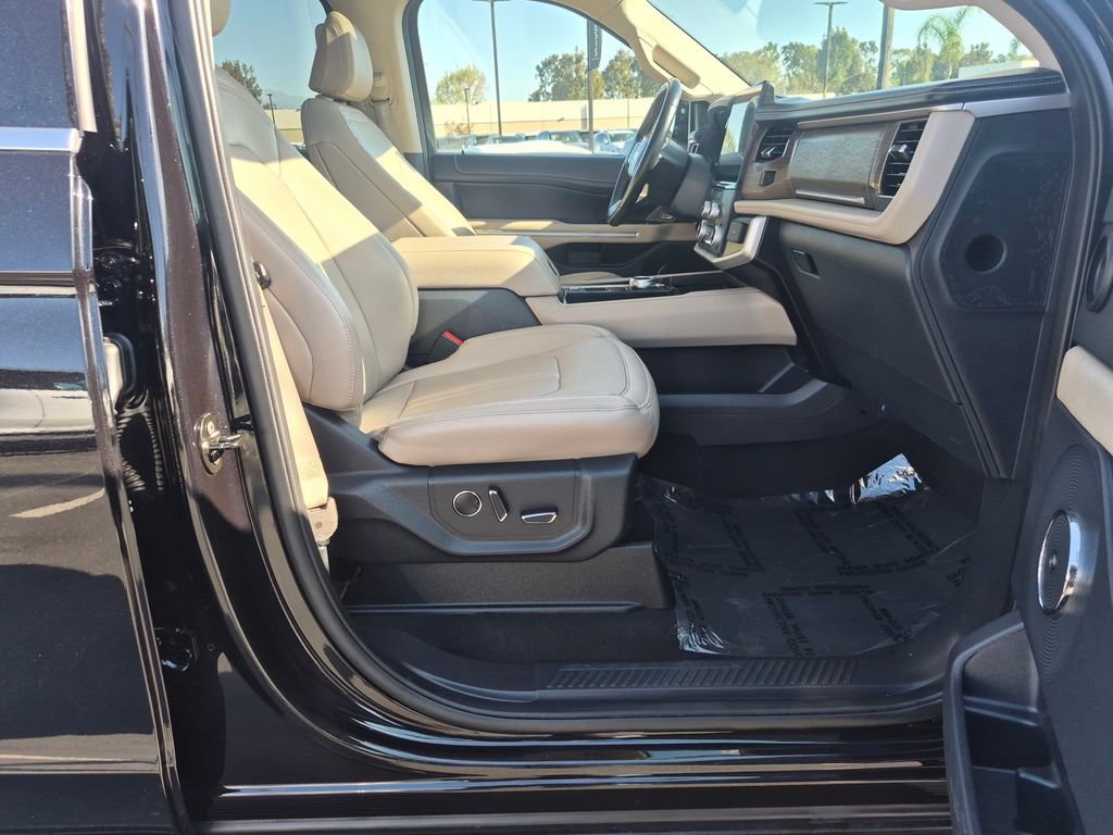Used 2024 Ford Expedition Max Limited image 31