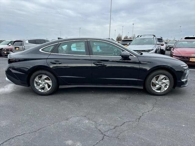 Used 2026 Hyundai Sonata SE FWD image 2