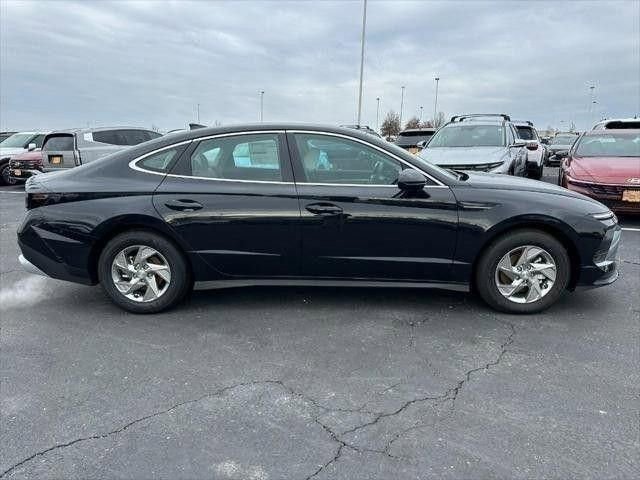 Used 2026 Hyundai Sonata SE FWD image 2