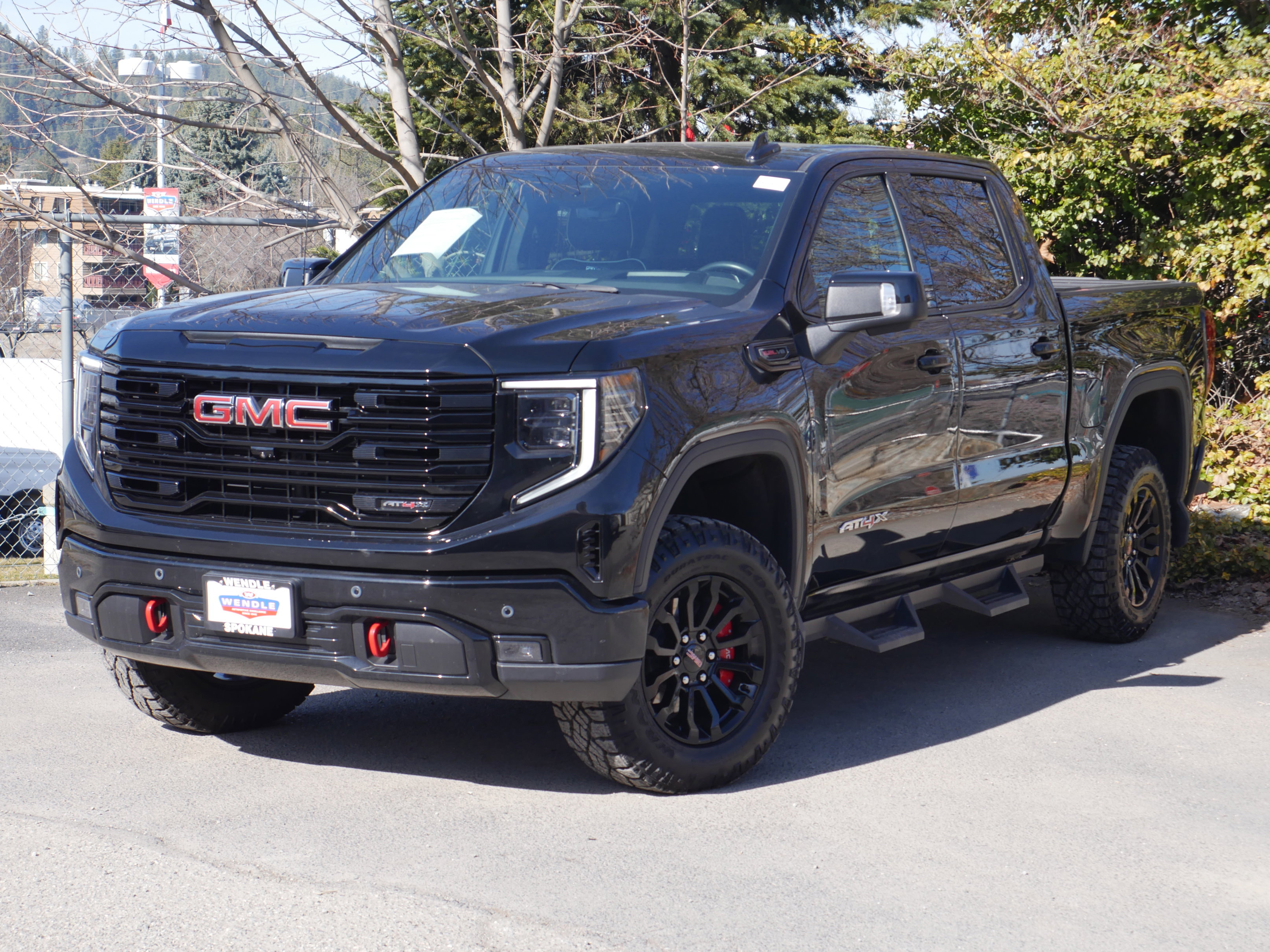 Used 2022 GMC Sierra 1500 AT4X image 2
