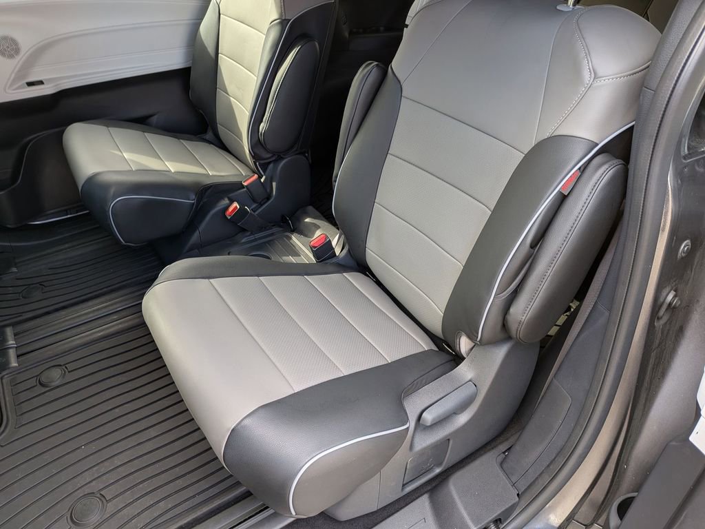 Used 2025 Toyota Sienna LE w/ LE Plus Package image 24