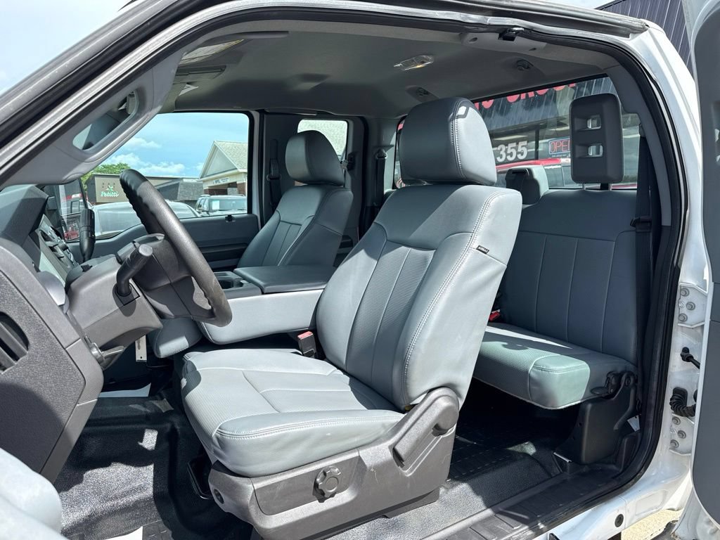 Used 2016 Ford F250 XL w/ XL Appearance Package AWD/4WD image 2