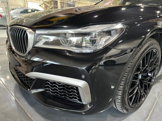Used 2017 BMW M760i xDrive AWD/4WD image 22