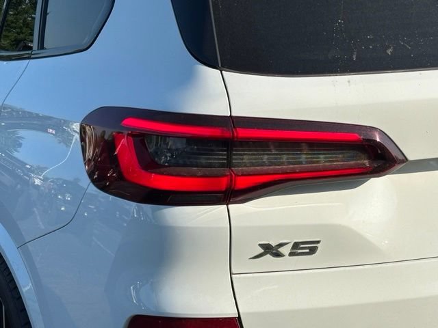 Used 2022 BMW X5 xDrive40i w/ M Sport Package AWD/4WD image 10