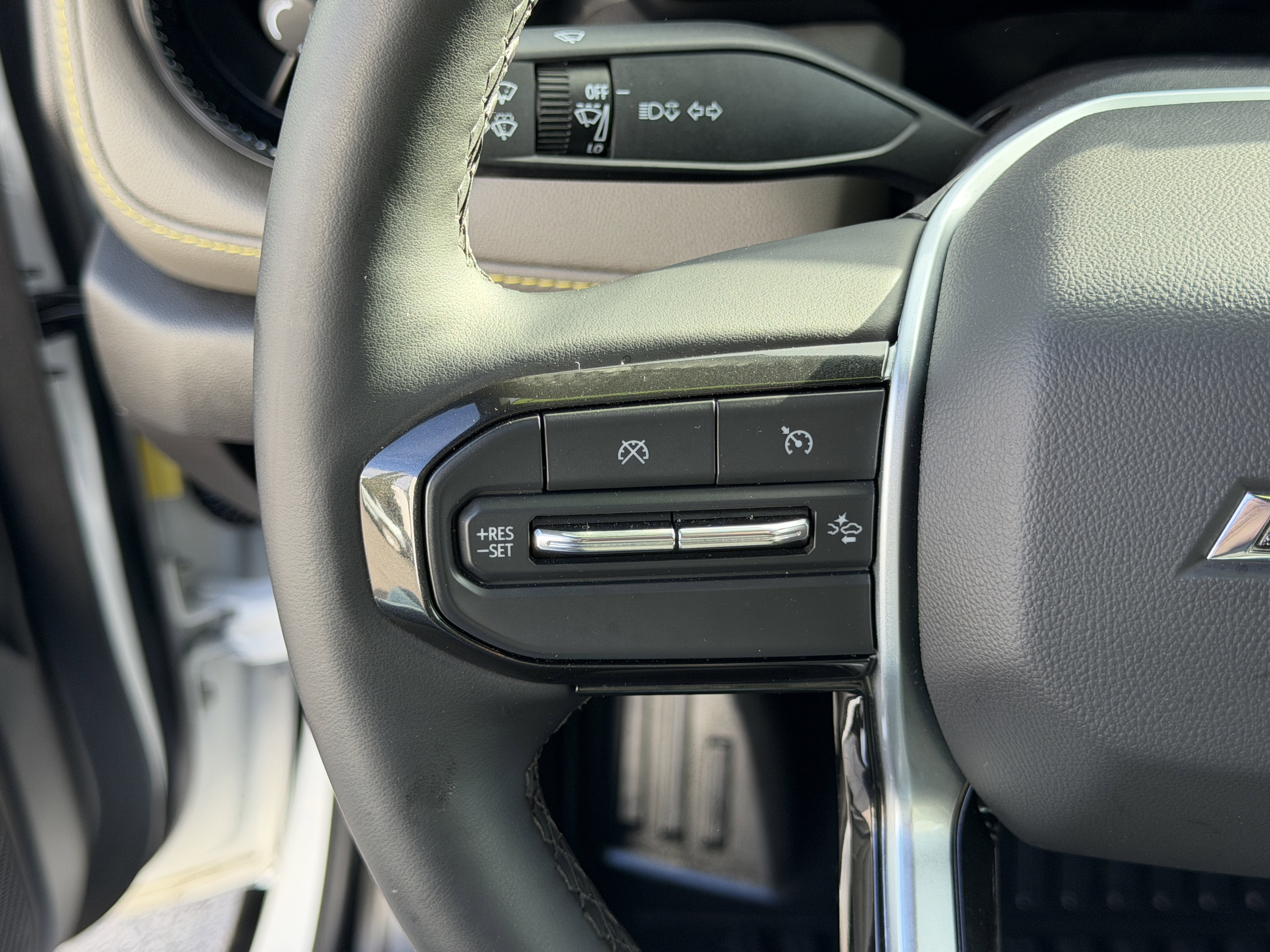 Used 2025 Chevrolet Colorado ZR2 w/ Technology Package image 18