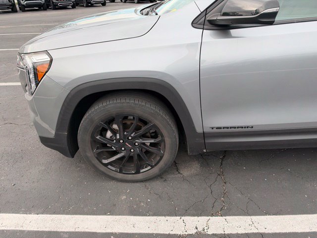 Used 2023 GMC Terrain SLE w/ Driver Convenience Package FWD image 19