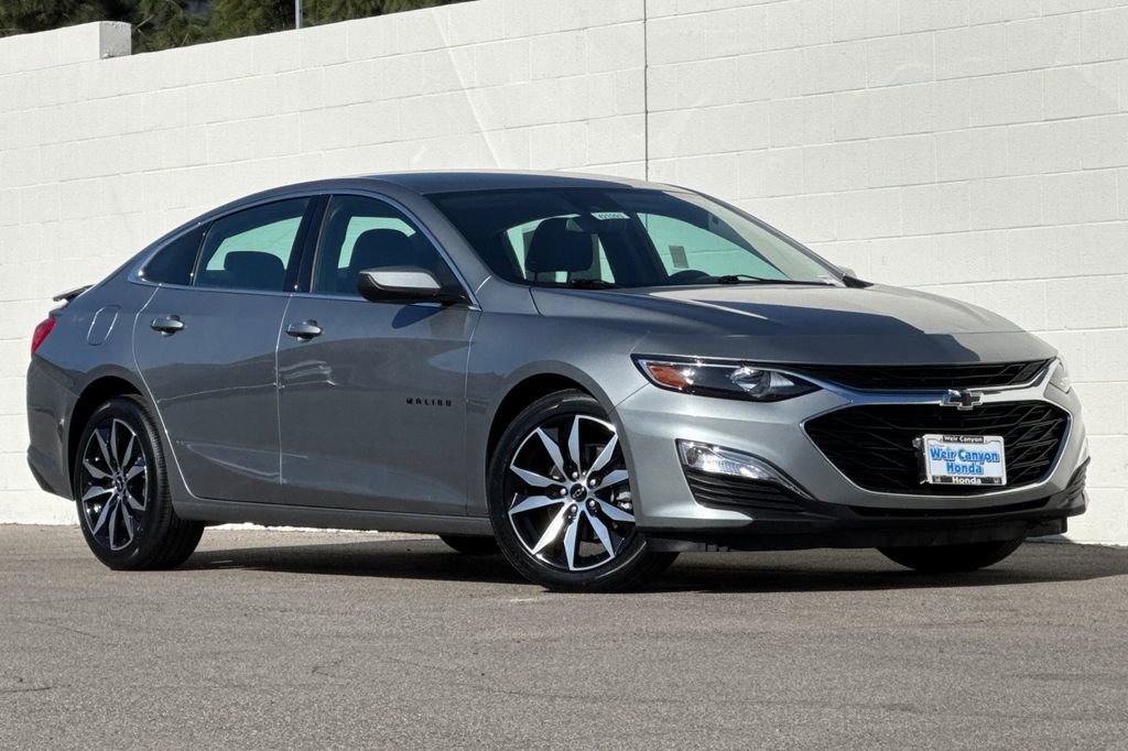Used 2024 Chevrolet Malibu RS FWD image 2