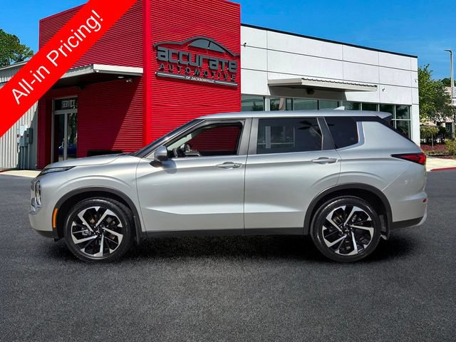 Used 2023 Mitsubishi Outlander SE FWD image 2