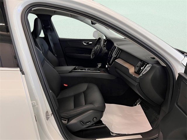 Used 2021 Volvo XC60 T5 Momentum w/ Premium Package image 12