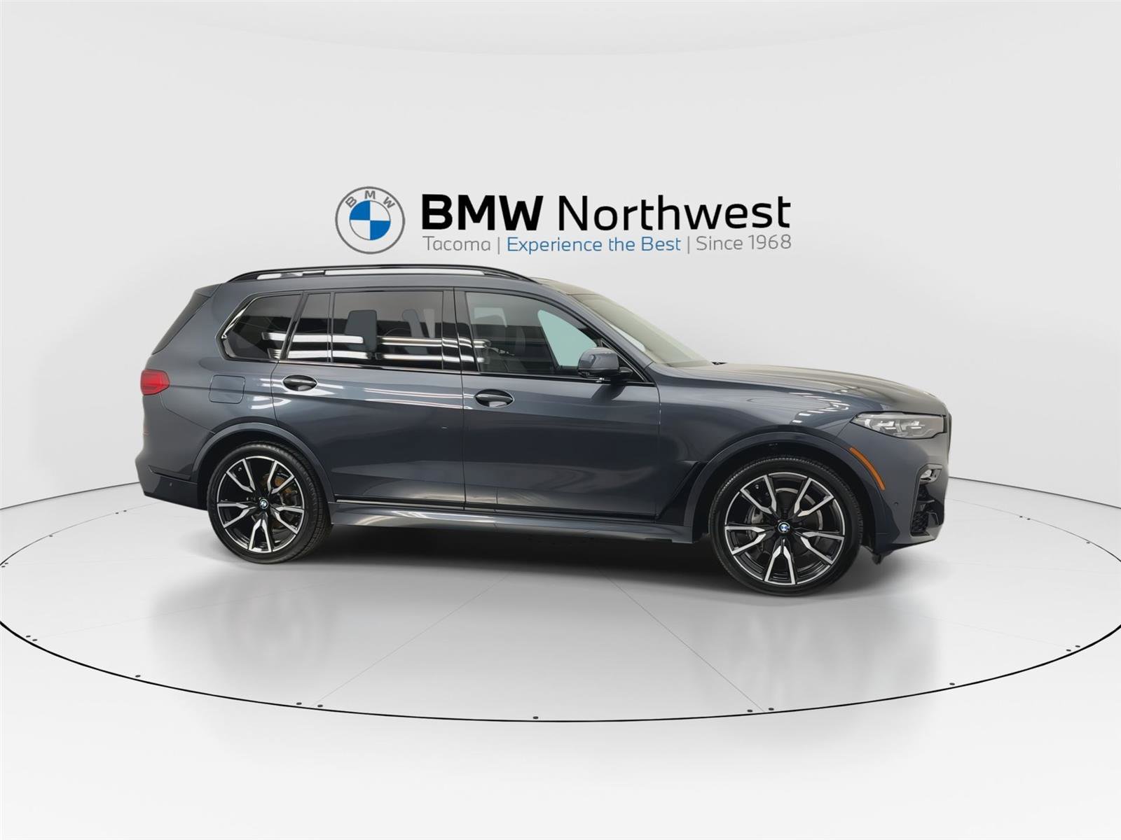Used 2022 BMW X7 xDrive40i w/ M Sport Package AWD/4WD image 5