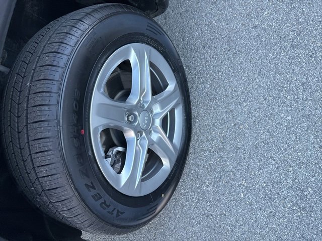 Used 2024 Jeep Compass Latitude image 11