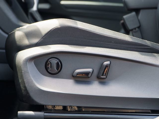 Used 2023 Volkswagen Tiguan SE w/ Panoramic Sunroof Package AWD/4WD image 19