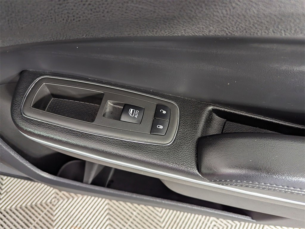 Used 2022 Chrysler 300 Touring image 32