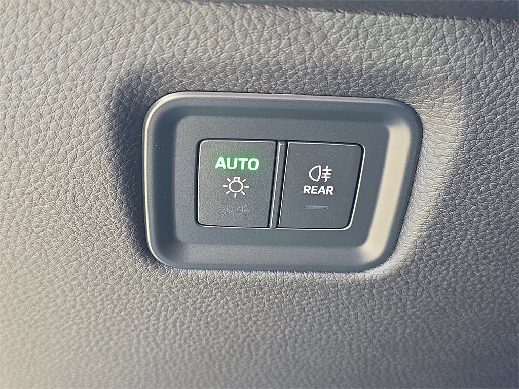 Certified 2025 Porsche Cayenne image 39