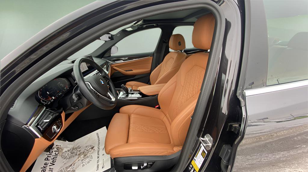 Used 2023 BMW 530i xDrive w/ Premium Package image 11