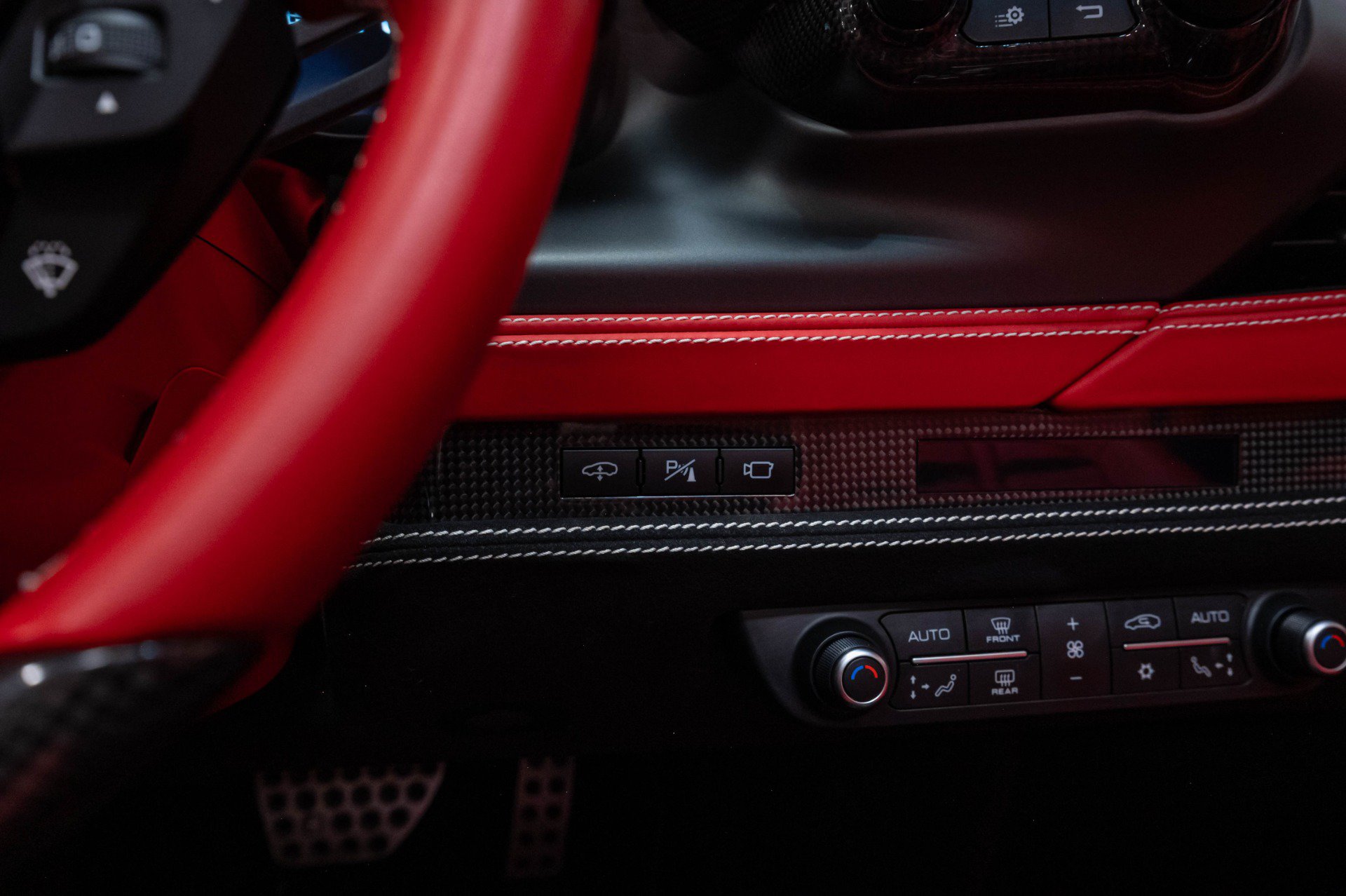Used 2021 Ferrari F8 Tributo RWD image 17