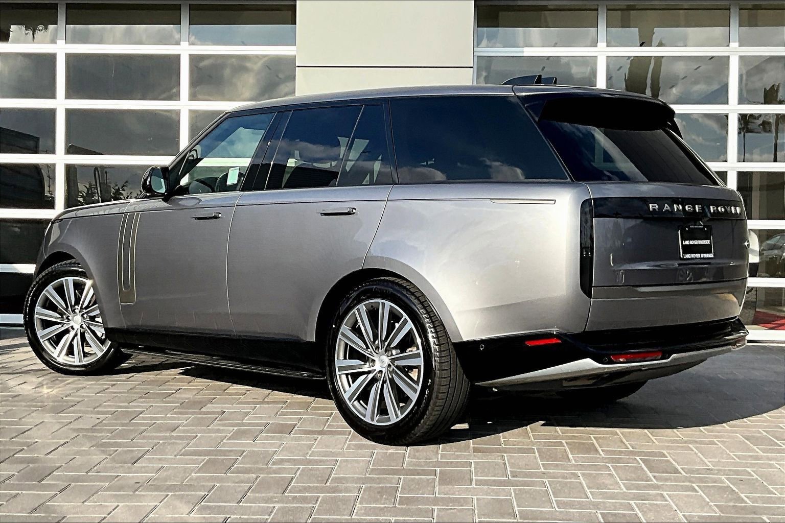 Used 2023 Land Rover Range Rover SE image 11