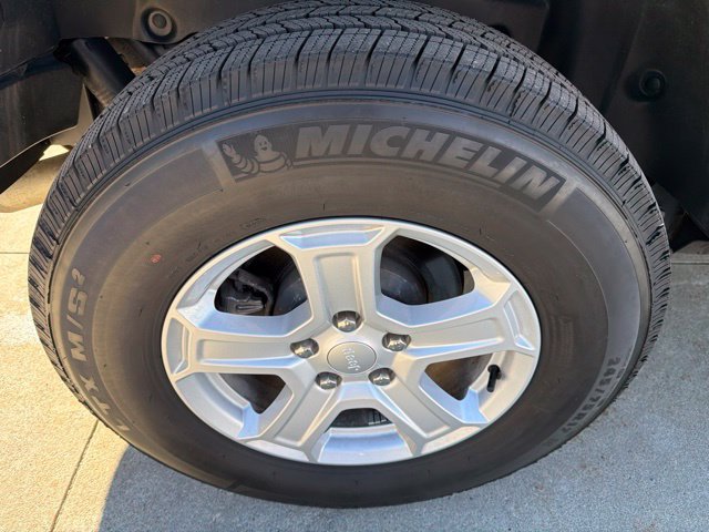 Used 2022 Jeep Wrangler Sport AWD/4WD image 7