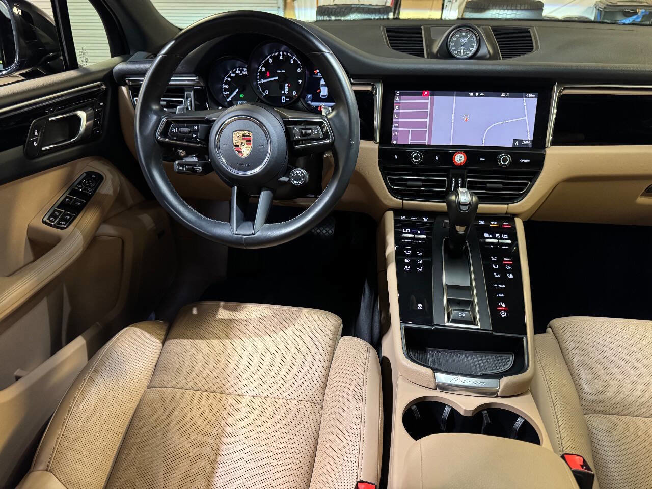 Used 2024 Porsche Macan w/ Premium Plus Package image 28