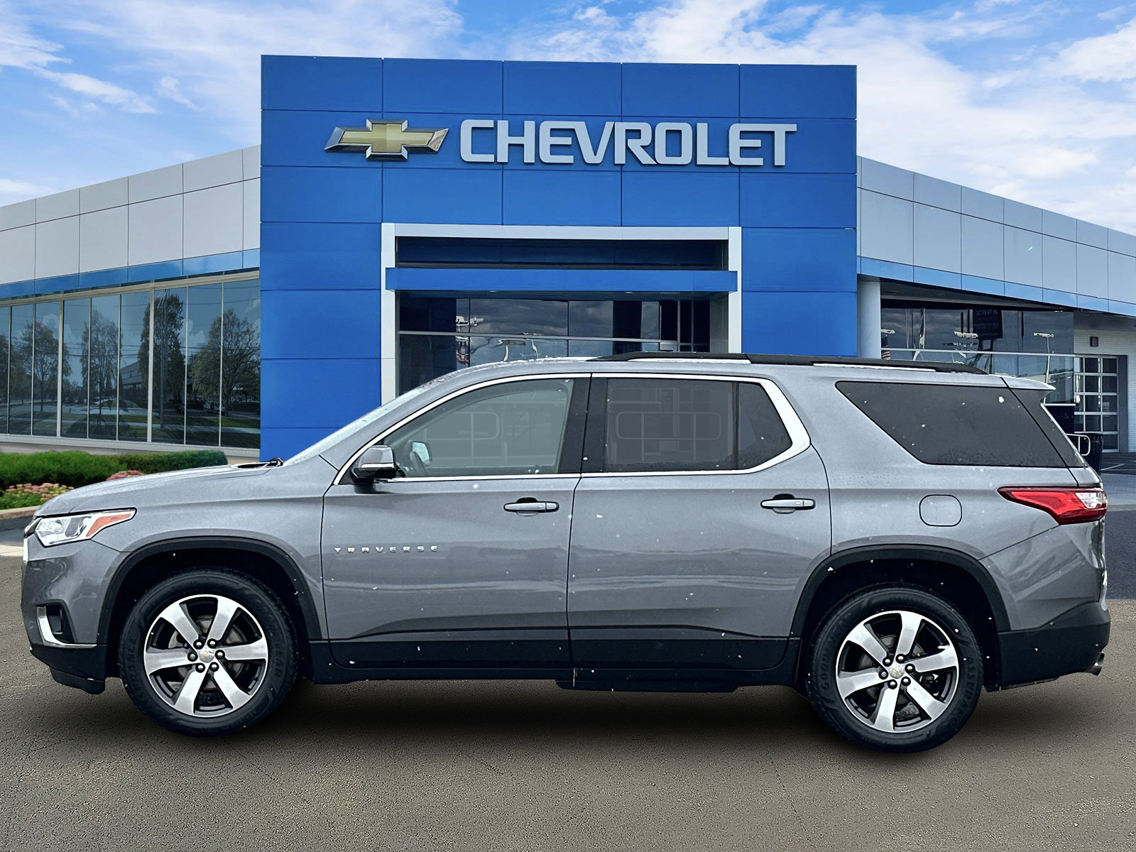 Certified 2019 Chevrolet Traverse LT w/ LT Premium Package image 2