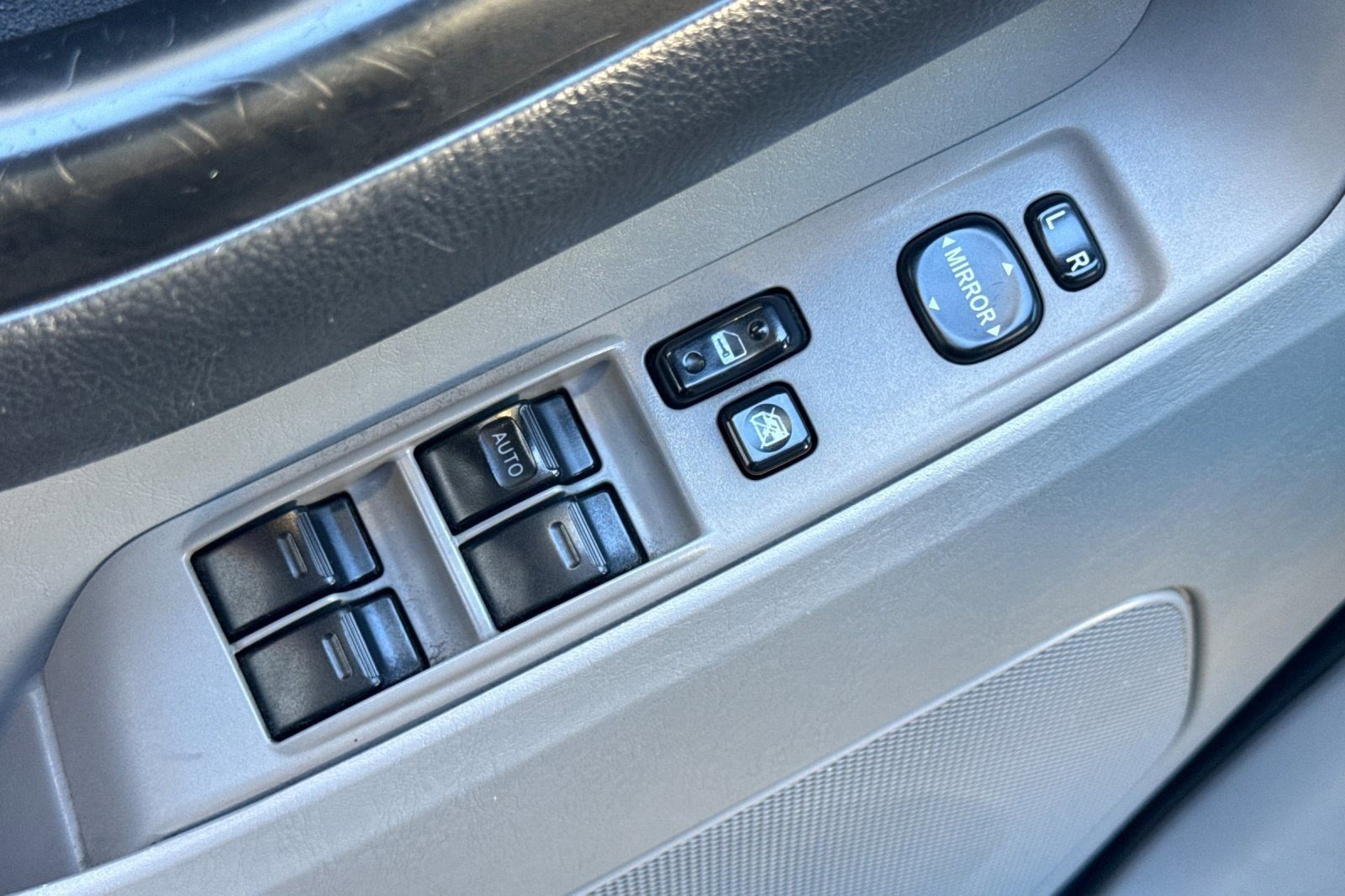 Used 2004 Toyota 4Runner SR5 image 12