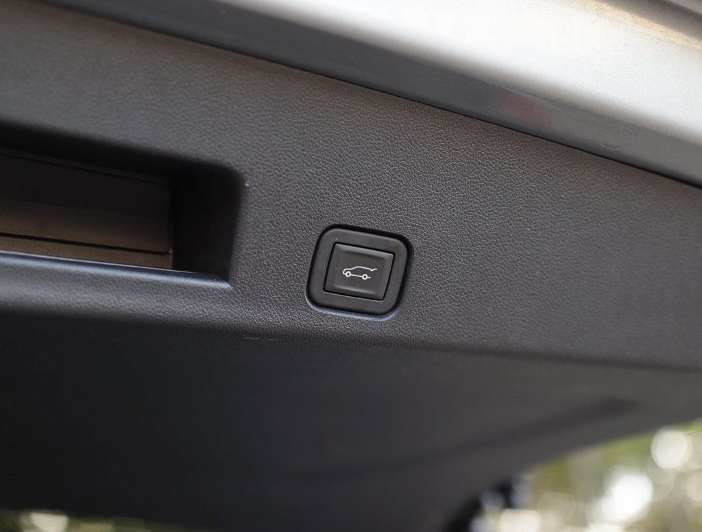 Used 2025 GMC Acadia Elevation image 32