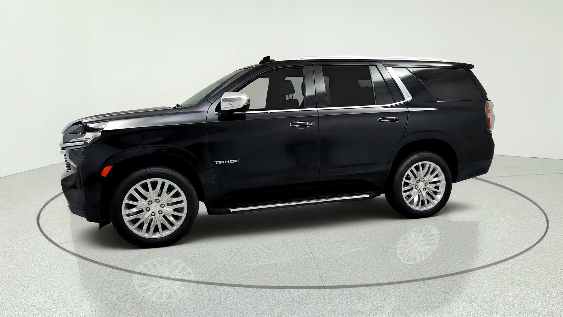 Certified 2023 Chevrolet Tahoe Premier AWD/4WD image 2
