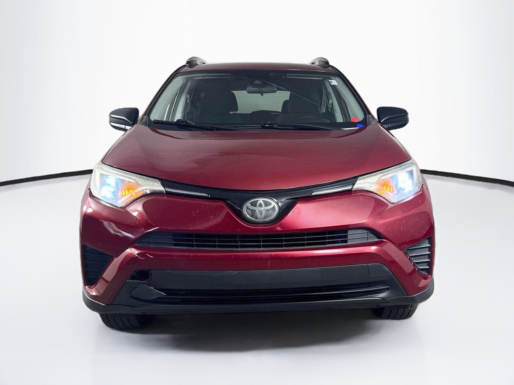 Used 2018 Toyota RAV4 LE FWD image 3
